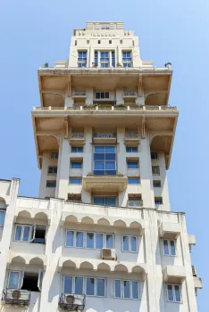 Shree Vardhan, upper floors behind Geeta Building