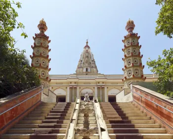 Shri Dhakleshwar Mahadev Temple, perron