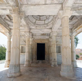 Neminatha Jain Temple, Ranakpur, portico
