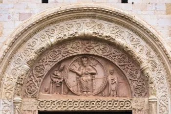 Cathedral of Saint Rufinus, lunette of the main portal