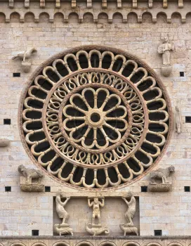 Cathedral of Saint Rufinus, central rose window