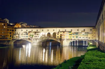 Old Bridge (Ponte Vecchio), east elevation at night