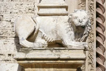 Palace of the Priors, Portale Maggiore, lion sculpture