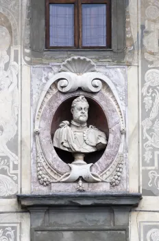 Carovana Palace, facade detail with bust of Ferdinando I