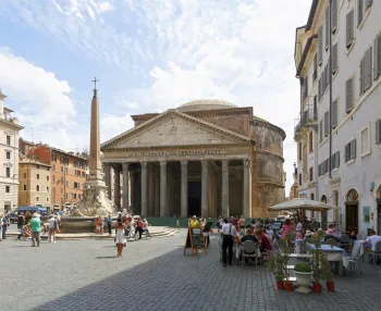 Pantheon, Rotunda Square