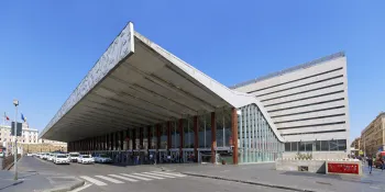 Roma Termini Station, concourse building with cantilevered canopy