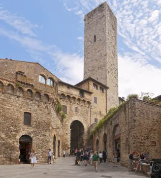 Arch of the Becci, with the Tower of the Becci