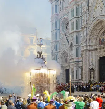 Scoppio del carro, pyrotechnics on the Brindellone cart in front of Florence Cathedral