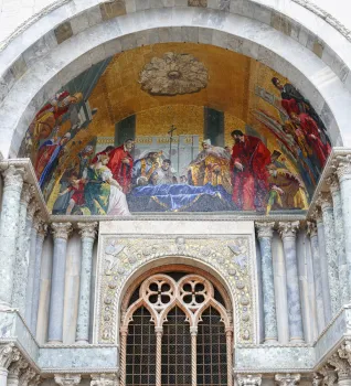 St. Mark's Basilica, tympanum with lunette mosaic 'Saint Mark's body venerated by the doge'