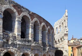 Verona Arena, facade with remains of the outer wall (l'Ala)