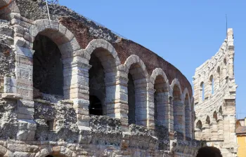 Verona Arena, facade with remains of the outer wall (l'Ala)