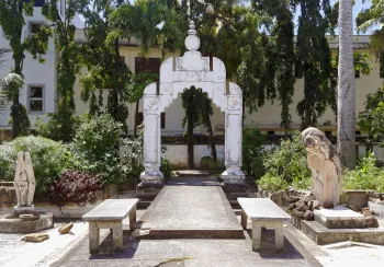 Shree Hindu Union of Mombasa Complex, garden with torana