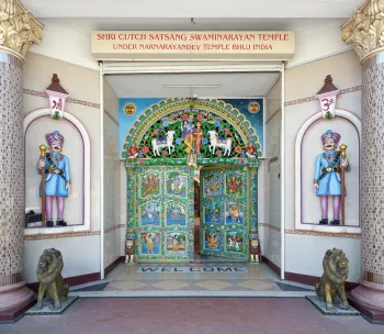 Shri Cutch Satsang Swaminarayan Temple, portal