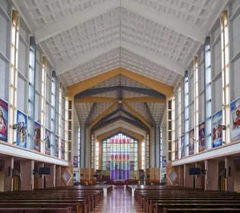 Cathedral Basilica of the Holy Family, nave
