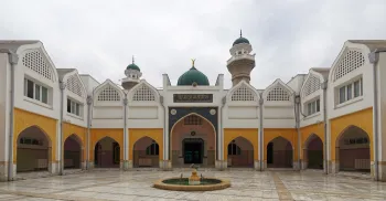 Jamia Mosque, front yard view