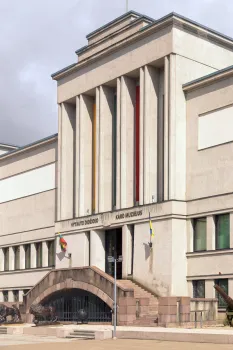 Vytautas the Great War Museum, avant-corps