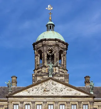 Palace on the Dam, pediment and tower
