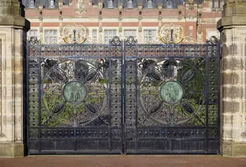 Peace Palace, gate