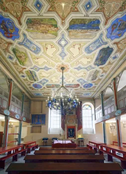 Kupa Synagogue, interior