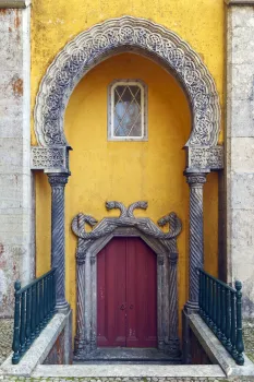 National Palace of Pena, door with pseudo-moorish arch