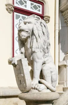 Sintra Town Hall, lion statue