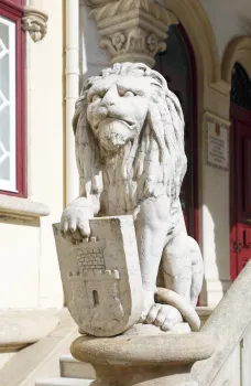 Sintra Town Hall, lion statue