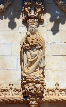 Convent of Christ, Manueline Church, south portal, statue of Virgin Mary