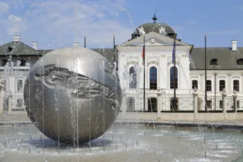 Peace Fountain, Grassalkovich Palace in the background
