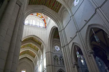 Almudena Cathedral, transept