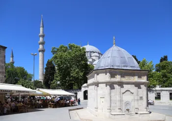Süleymaniye Mosque, Süleymaniye Square Fountain