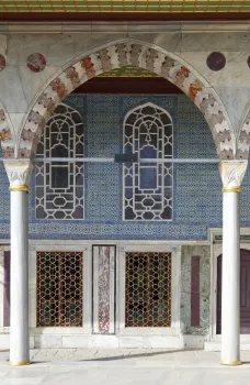 Topkapi Palace, Baghdad Kiosk, arcade