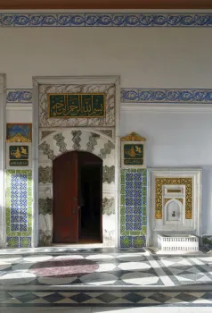 Topkapi Palace, Chamber of Petitions, door with fountain
