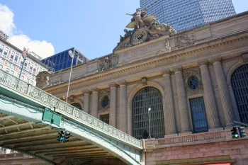 Grand Central Terminal, south facade, Pershing Square Bridge