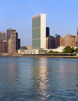 Headquarters of the United Nations, Secretariat Building, mirrored on the East River