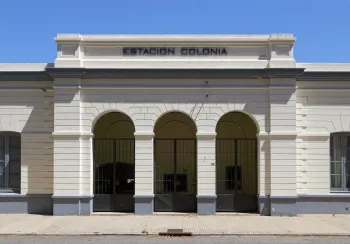 Colonia Railway Station, avant-corps