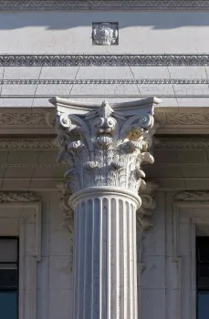 Municipal Palace of Colonia, column with capital
