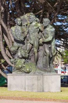 Legislative Palace, sculpture group “the work”
